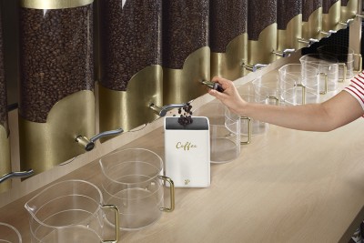 Tchibo befüllt mitgebrachte Kaffeedosen