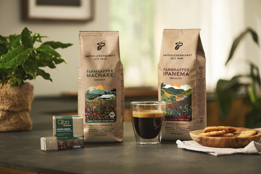 Kaffeepackungen, Espresso im Glas und Kekse