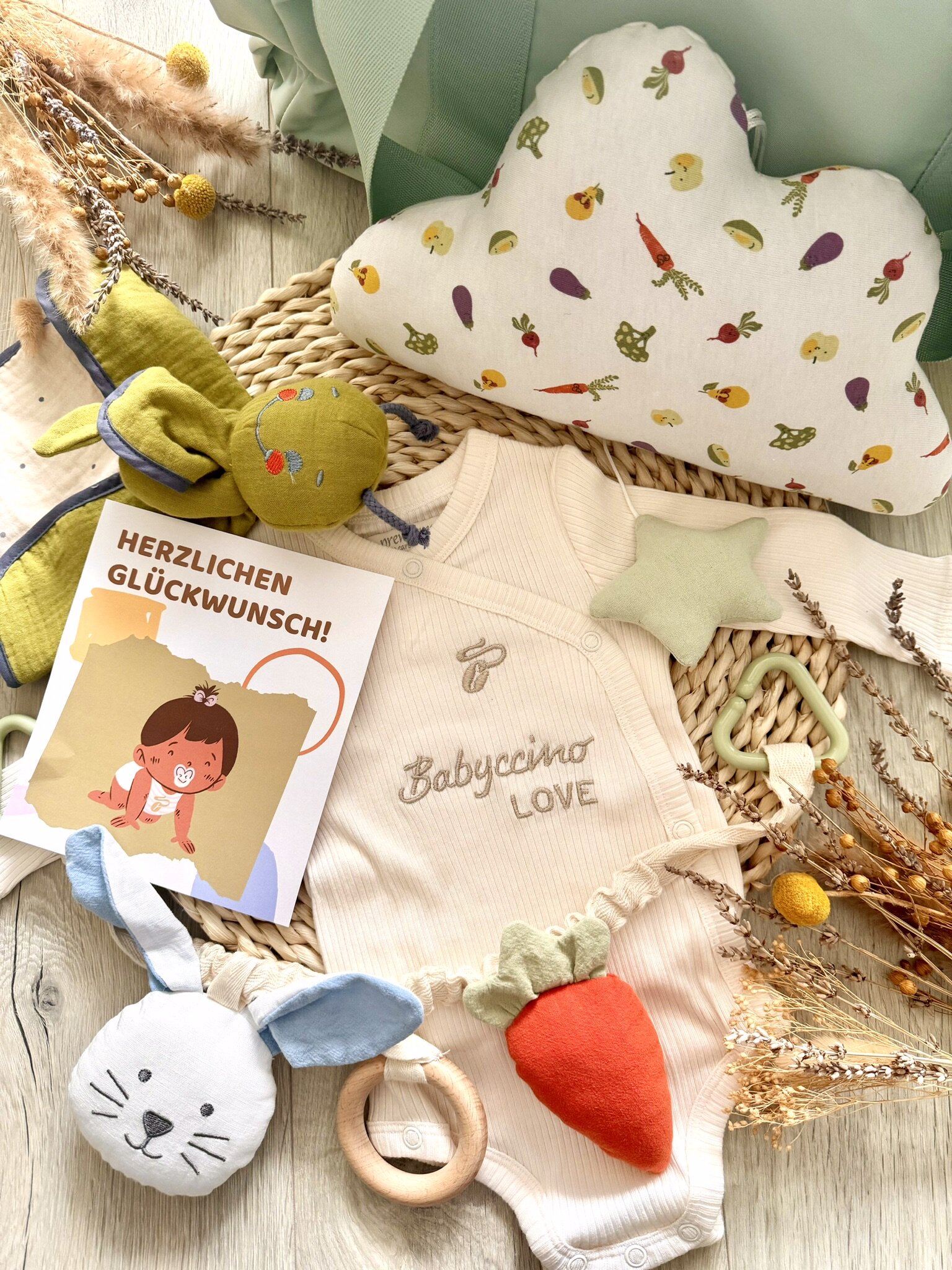 Babygeschenkset mit Body, Stofftieren und Karte