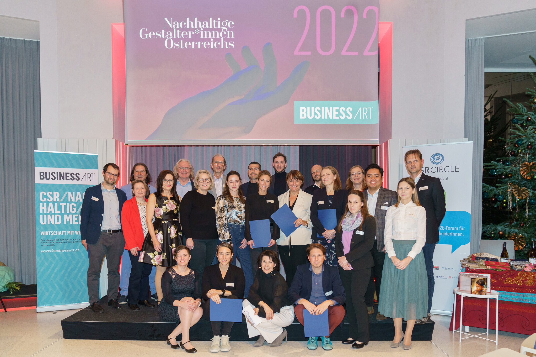 Gruppe von Preisträgern bei Nachhaltigkeitsevent