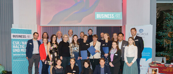 Gruppe von Preisträgern bei Nachhaltigkeitsevent