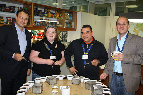 Kaffee-Freun.de verkosten mit Tchibo Kaffee Einkäufern