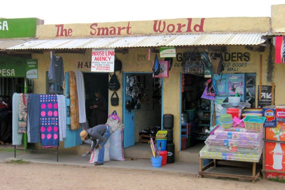 Kleine Geschäfte zieren das Straßenbild in den Dörfern.