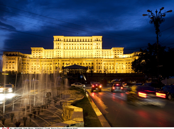 Der Bukarester Präsidentenpalast ist nach dem Pentagon das zweitgrößte Bauwerk der Erde.