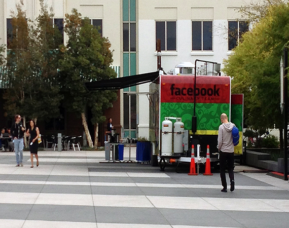 Für alles ist gesorgt: Food Truck im Facebook Headquarter, Menlo Park, CA