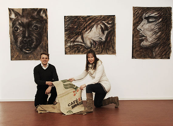 Jan auf der Kunstausstellung von Nicola Rübenberg