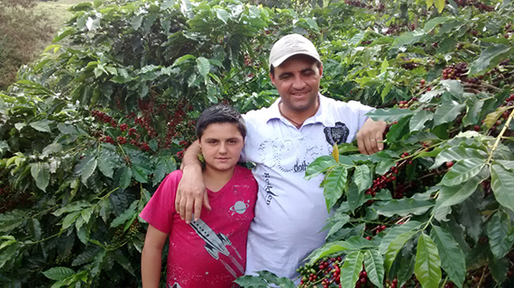 Jeder in der Familie hat seine Aufgabe – in Brasilien lebt man vom und mit Kaffee