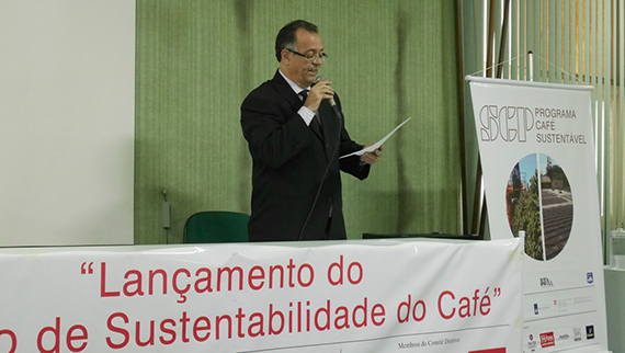 Vorstellung des Currículo de Sustentabilidade do Café in Vitória (Espirito Santo) durch Carlos Brando