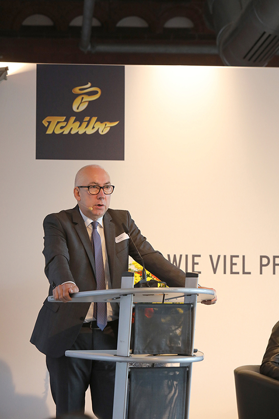 Staatssekretär für Verbraucherschutz Gerd Billen ließ das Publikum am Spannungsfeld zwischen Freiwilligkeit und gesetzlicher Verpflichtung teilhaben.