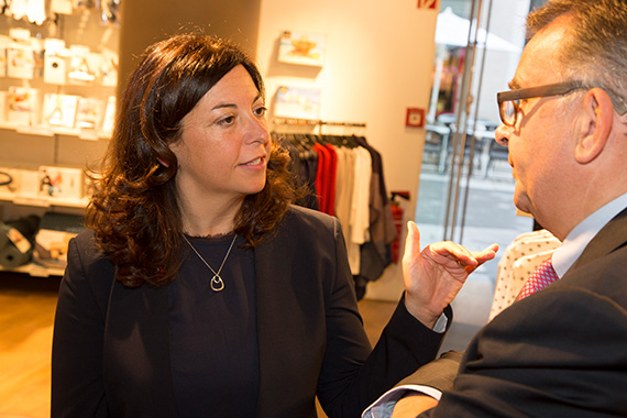 Christina Hajagos-Clausen, IndustriALL Textile and Garment Industrie Direktorin, im Gespräch mit Tchibo CEO Dr. Markus Conrad