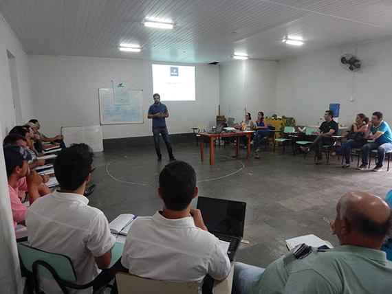 Markus Meusburger, Tchibo-Mitarbeiter in Brasilien, organisiert die Schulungen für die Kaffeebauern vor Ort.