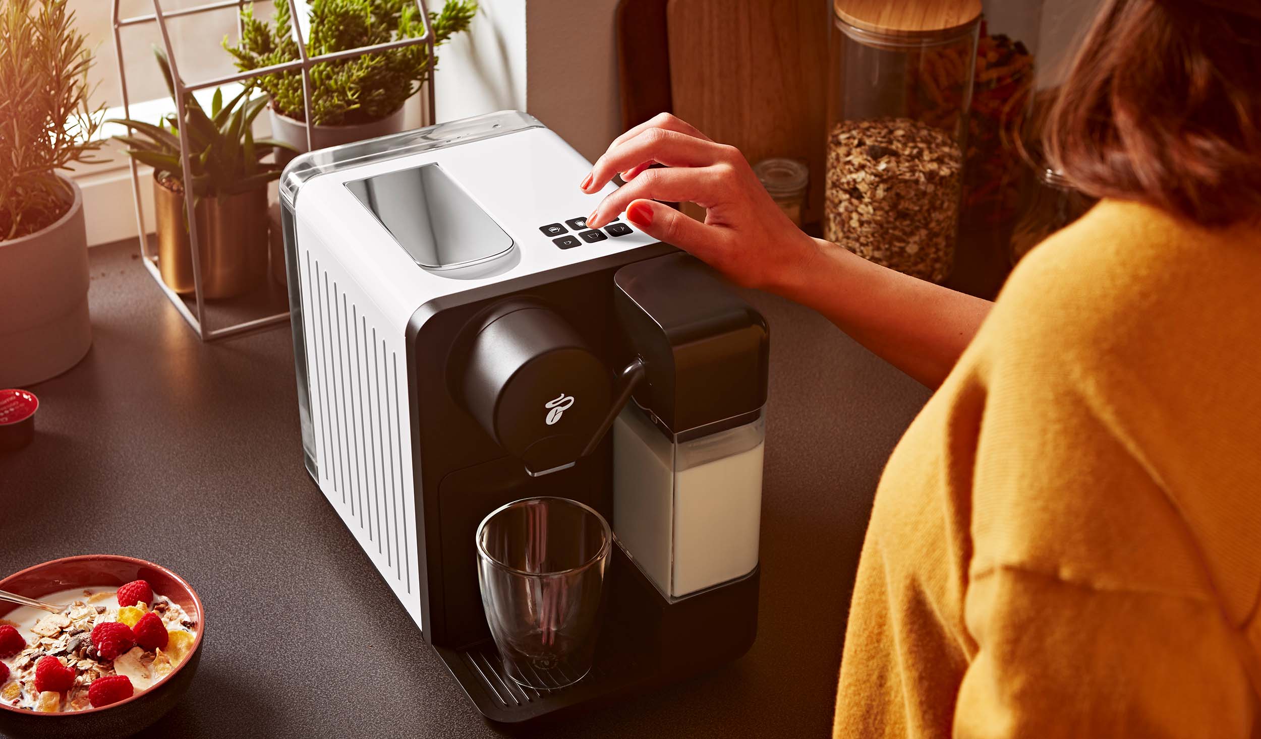 Wie reinige und entkalke ich die Cafissimo milk Kapselmaschine? - Tchibo