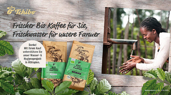 Tchibo Bio-Kaffee und Frau an Wasserhahn
