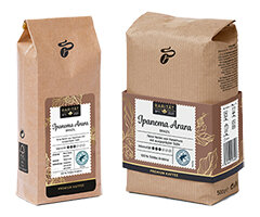 Zwei braune Kaffeepackungen Panama Avora