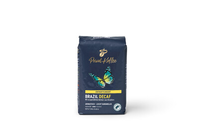 Dunkelblaue Kaffeepackung „Brazil Decaf“ mit Schmetterling