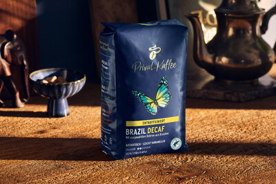 Packung Prival Kaffee Brazil Decaf auf Holztisch