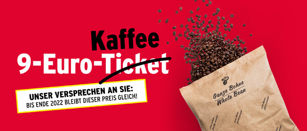 Rotes Plakat mit Kaffeebohnen und 9-Euro-Angebot