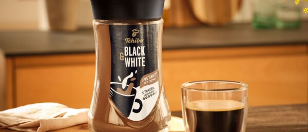 Instantkaffee Tchibo Black & White mit Glas Espresso