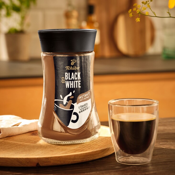 Instantkaffee Tchibo Black & White mit Glas Espresso