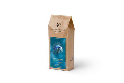 Braune Kaffeepackung mit blauem Delfin-Label