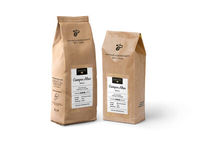 Zwei braune Kaffeepackungen „Campos Altos“