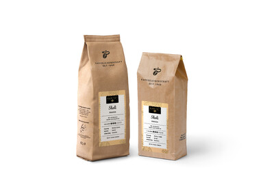 Zwei braune Kaffeepackungen „Sholi Rwanda“