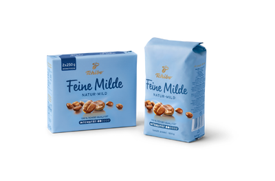 Tchibo Feine Milde Kaffee in zwei blauen Packungen