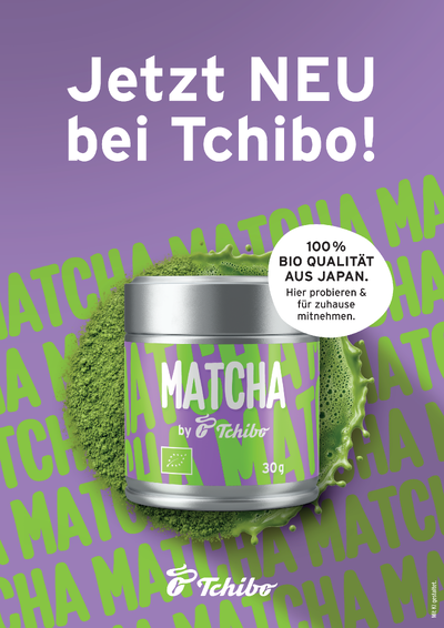 Tchibo Matcha-Dose vor grünem Pulver
