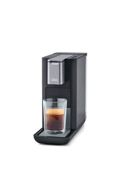 Schwarze Kapselmaschine mit Glas Espresso