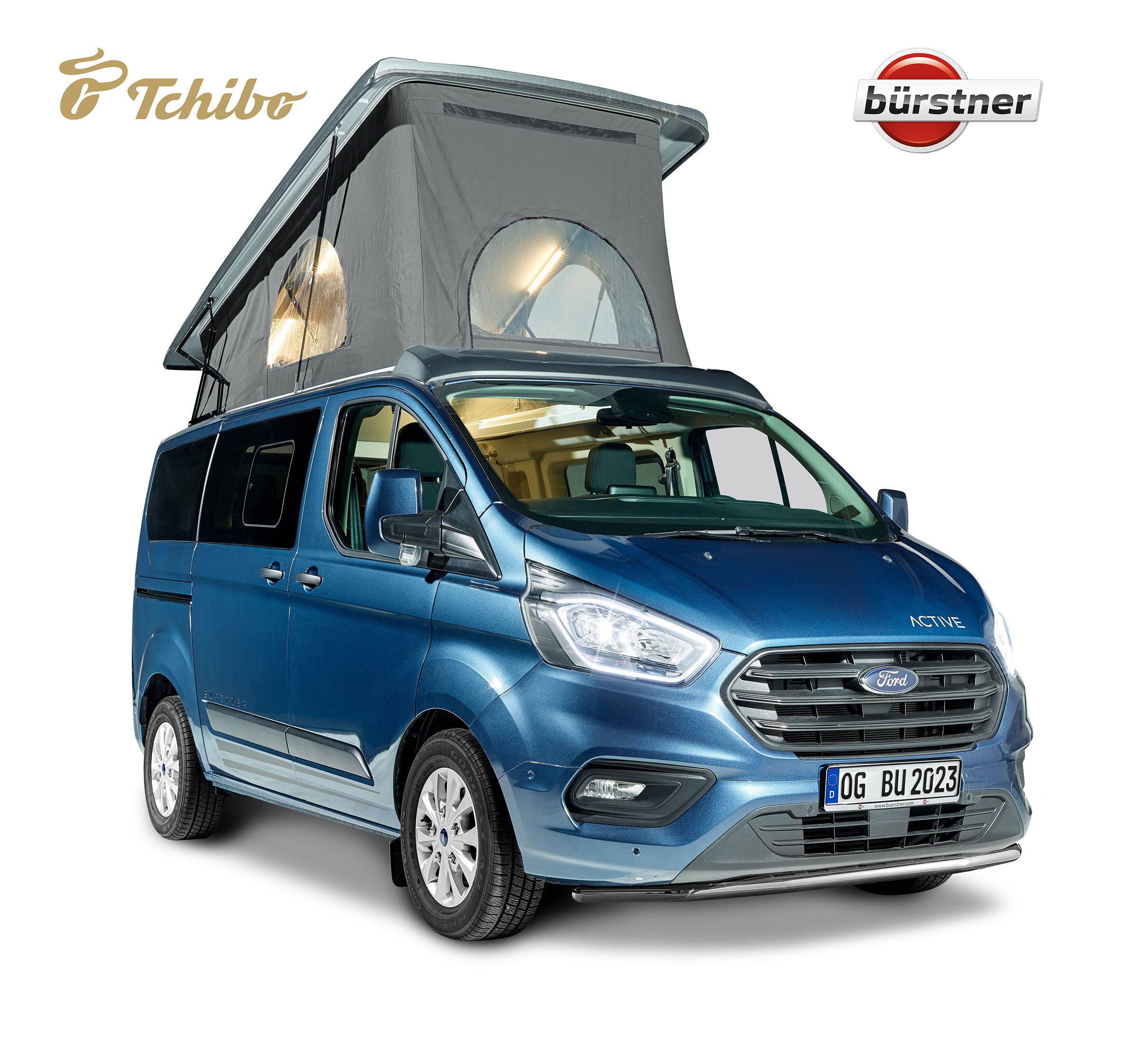 Blauer Campingbus mit ausgefahrenem Aufstelldach
