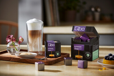 Qbo Biobased Sorte Oro Norino Moodbild mit Kaffee