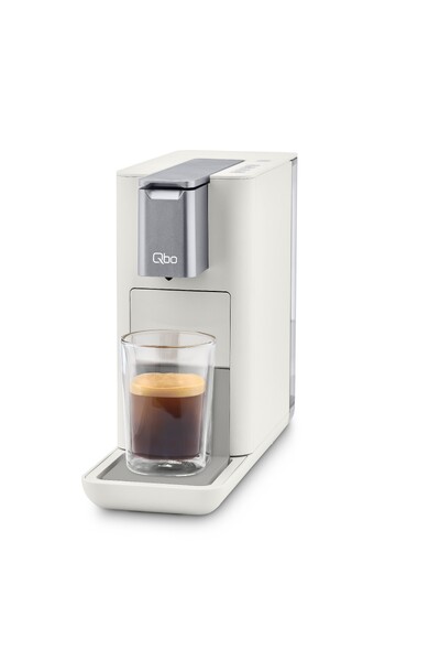 Weiße Kaffeekapselmaschine mit Glas Espresso