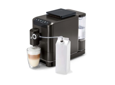 Kaffeevollautomat mit Milchpackung und Latte Macchiato