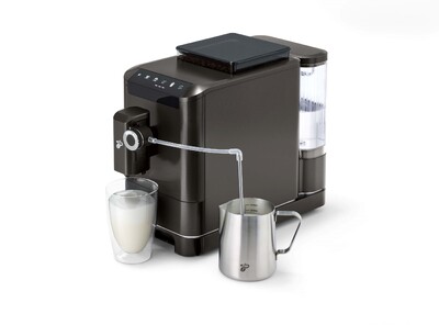 Espressomaschine mit Milchaufschäumer und Bechern