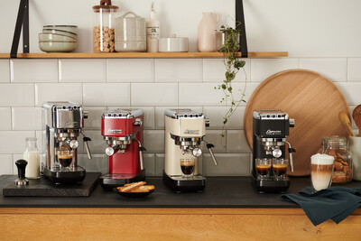 Vier Espressomaschinen in moderner Küche