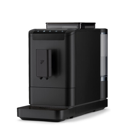 Schwarzer Kaffeevollautomat mit Wassertank