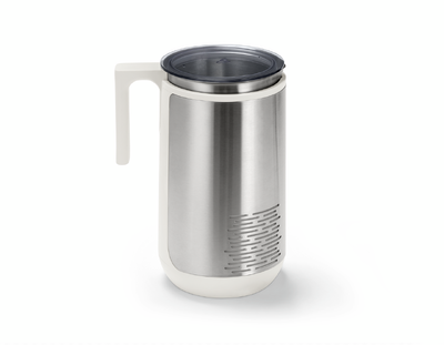 Silberner Thermobecher mit weißem Henkel
