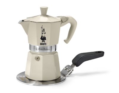 Beige Bialetti-Espressokocher auf Adapterplatte