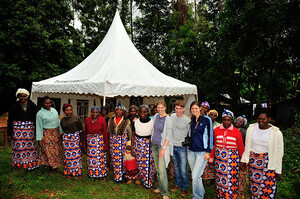 Zusammenkunft mit der Waisenkindergruppe (und Tchibo Team).
