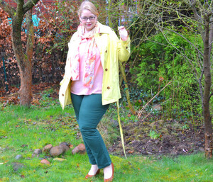 nicole-mit-trench-coat-und-schal