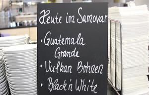 Heute in der Tchibo Cafeteria: Filterkaffee aus drei Ursprüngen.