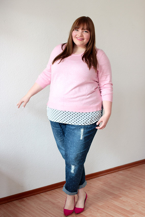 Kathas Upcycling-Projekt: Jeans aufmotzen mit weißen Pünktchen