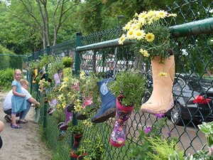 Haren (Ems), Marienkita: Gummistiefel als Blumentöpfe Quelle: Stadt Haren (Ems)