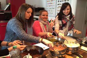 Hier entstehen süße Cake Pops nach Anleitung von Anna (Blog: Im Backwahn).