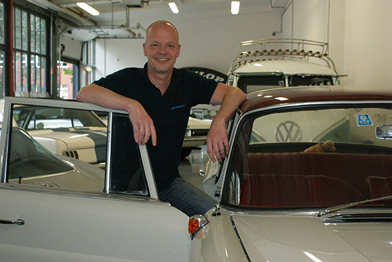 Jörg Banzhaf von westside.cars kennt sich mit Oldtimern aus - auch für Tchibo