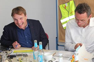 Auch wenn es keine leichte Aufgabe ist - die Jury hat viel Spaß bei der Auswertung der vielen tollen Projekte.