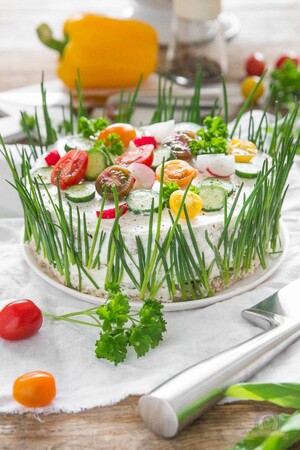 Die farbenfrohe Sandwichtorte von Natascha leitet perfekt den Frühling ein.