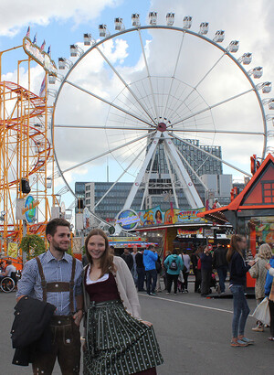 Wiesn-Outfit und Riesenrad