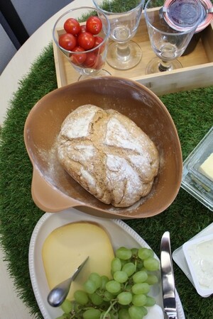 Das Bauernbrot in der praktischen Silikon-Backschale von Tchibo.