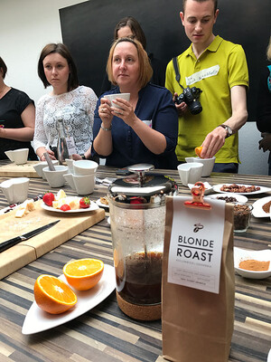 Vor dem Lachs mit Kaffeesirup gab es eine Verkostung des neuen Tchibo Blonde Roast.